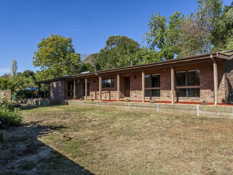 11 Marion Avenue, Mooroolbark VIC 3138