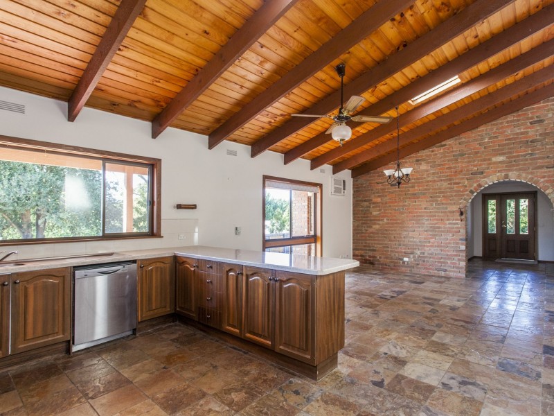 11 Marion Avenue, Mooroolbark VIC 3138