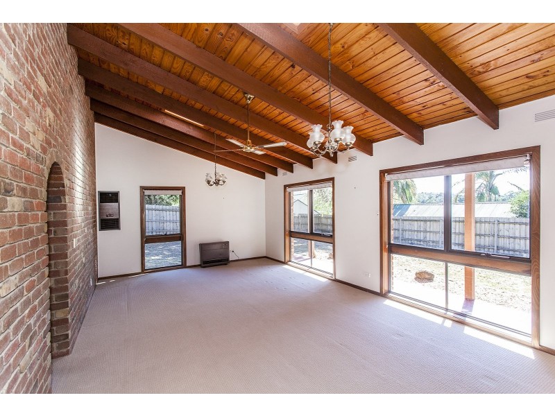 11 Marion Avenue, Mooroolbark VIC 3138