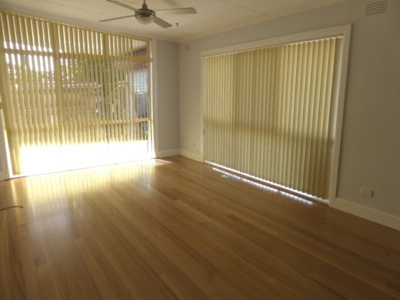 21 Woodville Road, Mooroolbark VIC 3138