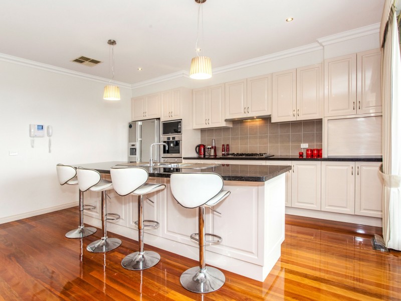 7 Kingston Way, Mooroolbark VIC 3138