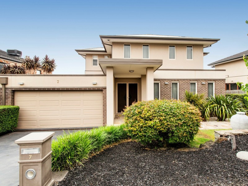 7 Kingston Way, Mooroolbark VIC 3138