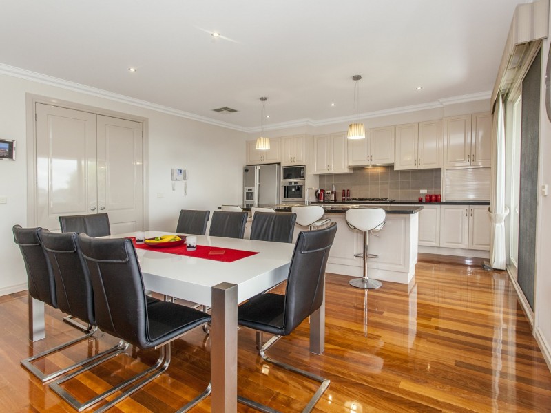 7 Kingston Way, Mooroolbark VIC 3138