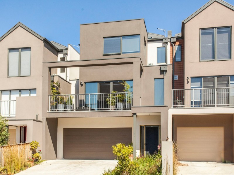 8 Yellow Gum Crescent, Mooroolbark VIC 3138