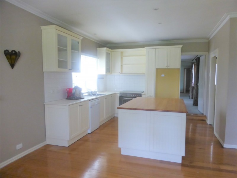 10 Walker Road, Montrose VIC 3765
