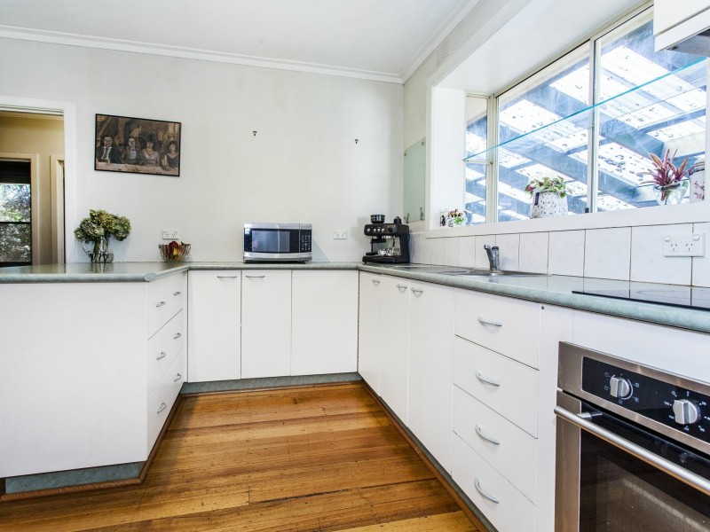 11 Kalimna Street, Mooroolbark VIC 3138