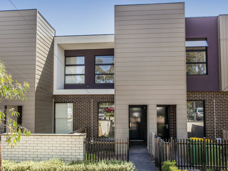 35a Cambridge Road, Mooroolbark VIC 3138