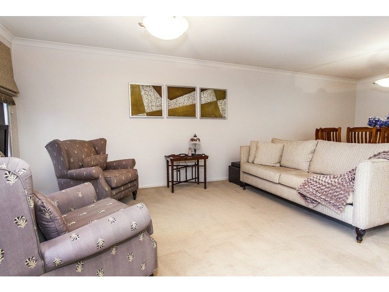 6 Regent Avenue, Mooroolbark VIC 3138