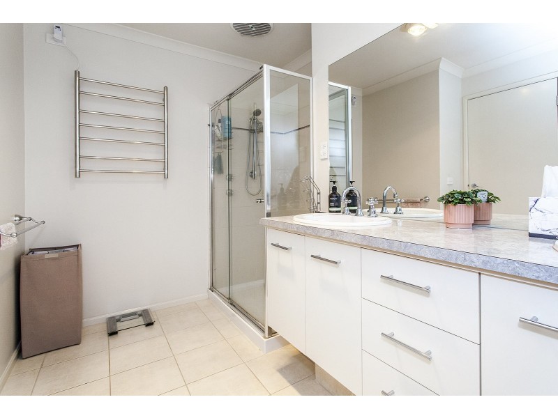 6 Regent Avenue, Mooroolbark VIC 3138