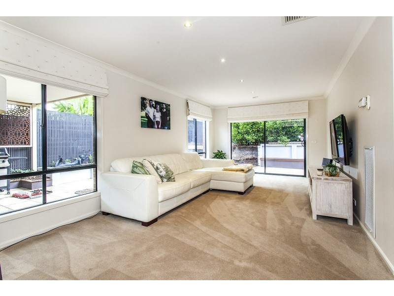 6 Regent Avenue, Mooroolbark VIC 3138