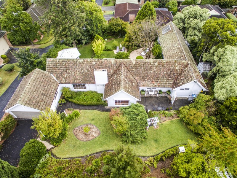 27 Cambridge Road, Mooroolbark VIC 3138