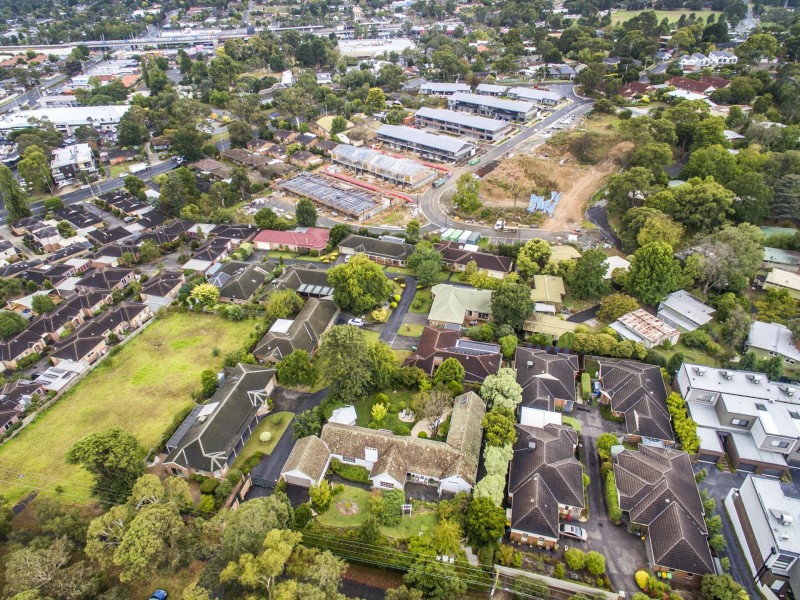 27 Cambridge Road, Mooroolbark VIC 3138