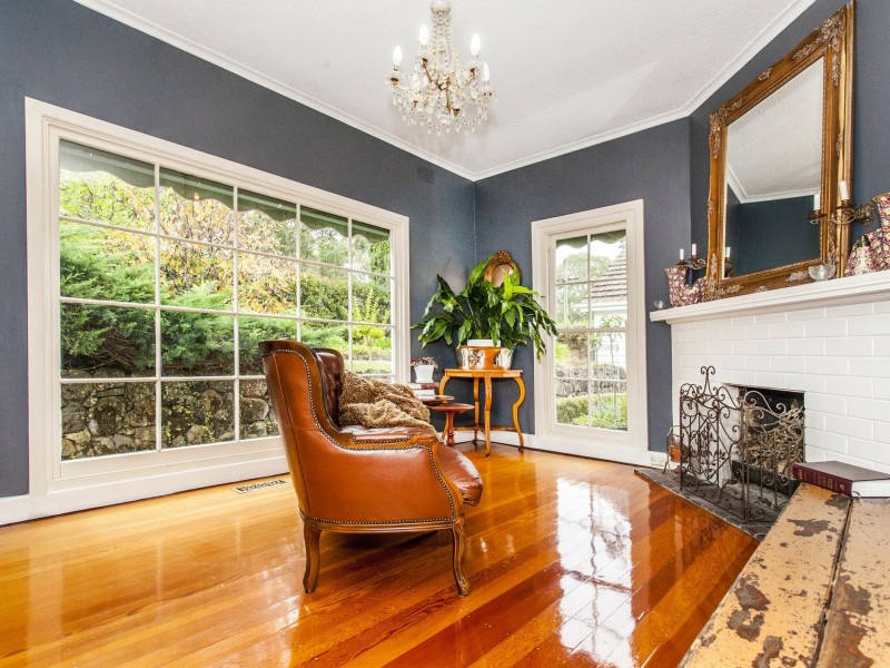 27 Cambridge Road, Mooroolbark VIC 3138
