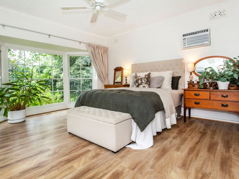 27 Cambridge Road, Mooroolbark VIC 3138