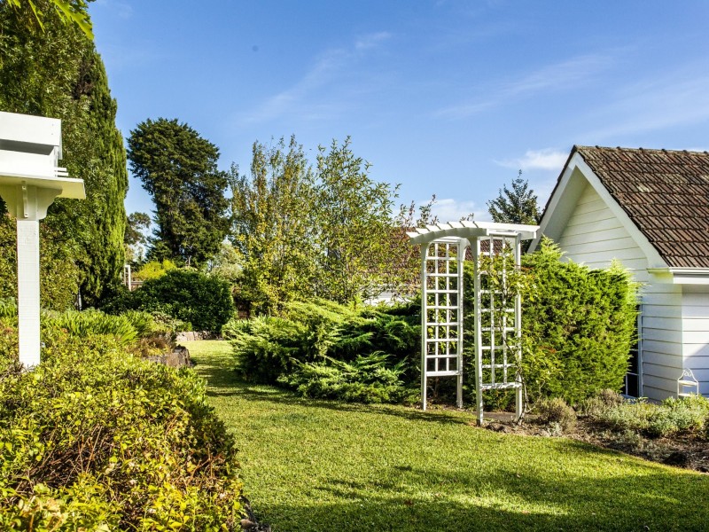 27 Cambridge Road, Mooroolbark VIC 3138