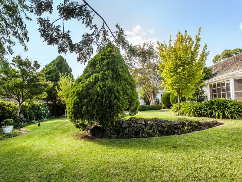 27 Cambridge Road, Mooroolbark VIC 3138