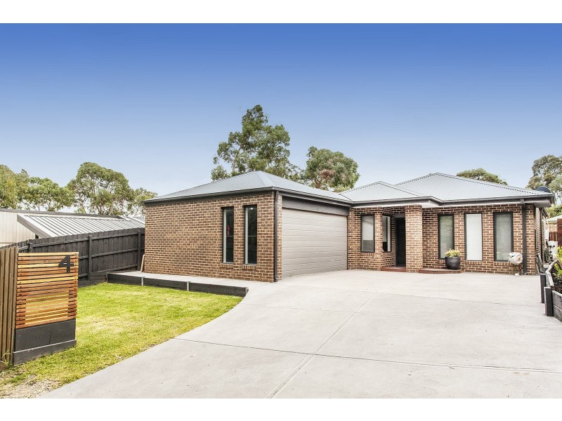 4 Robyns Way, Montrose VIC 3765