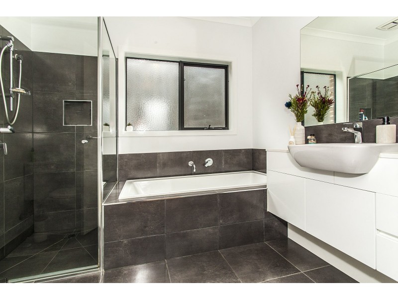 4 Robyns Way, Montrose VIC 3765