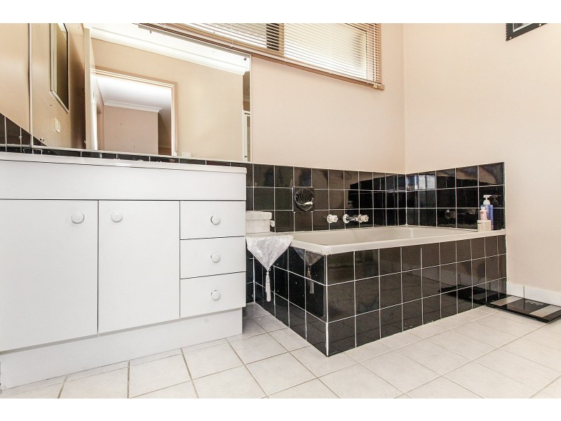 51 Lockhart Road, Ringwood North VIC 3134