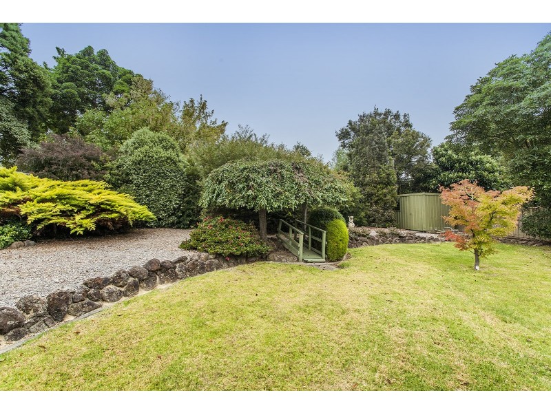51 Lockhart Road, Ringwood North VIC 3134