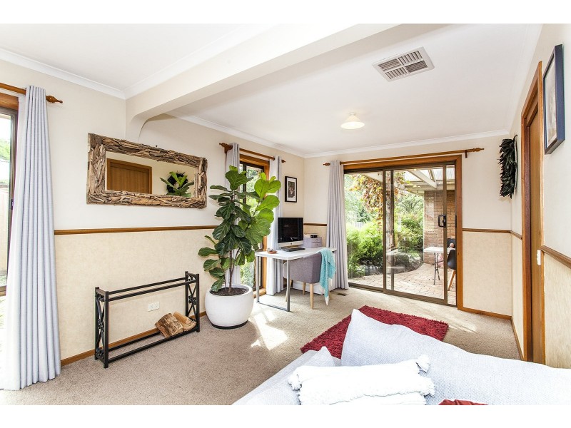 16 Chamberlain Drive, Kilsyth South VIC 3137