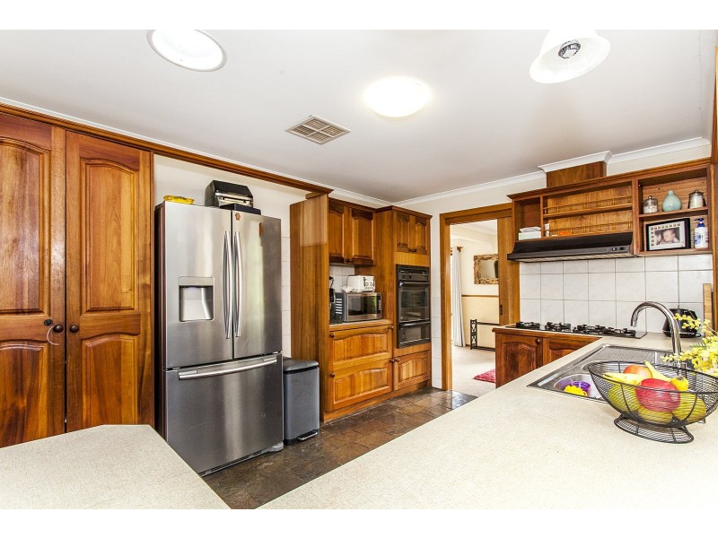 16 Chamberlain Drive, Kilsyth South VIC 3137