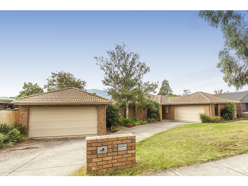 16 Chamberlain Drive, Kilsyth South VIC 3137