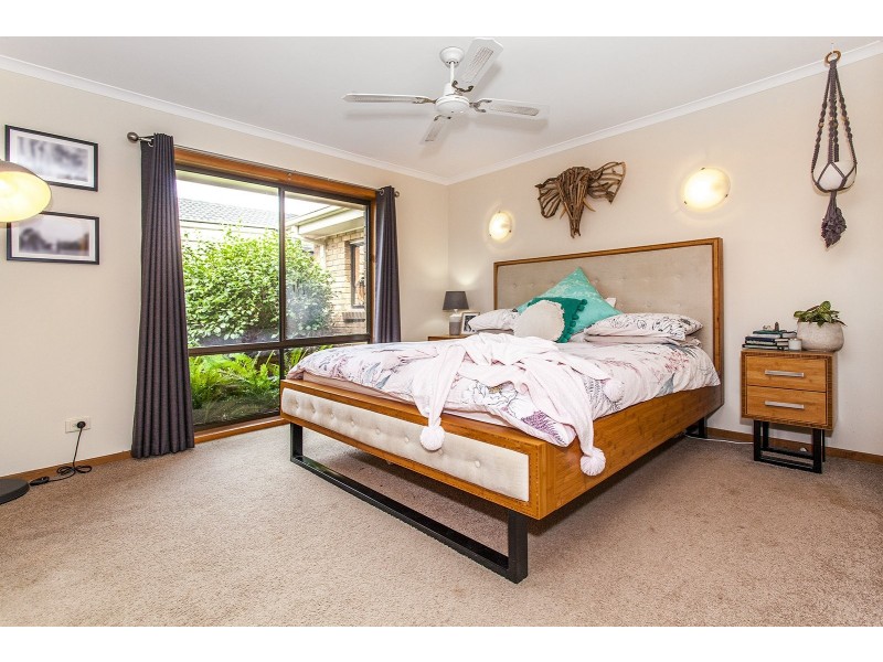 16 Chamberlain Drive, Kilsyth South VIC 3137