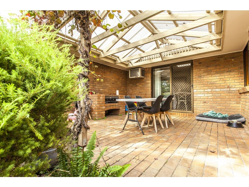 16 Chamberlain Drive, Kilsyth South VIC 3137