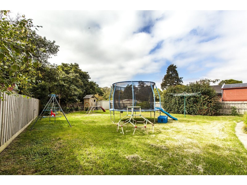 16 Chamberlain Drive, Kilsyth South VIC 3137