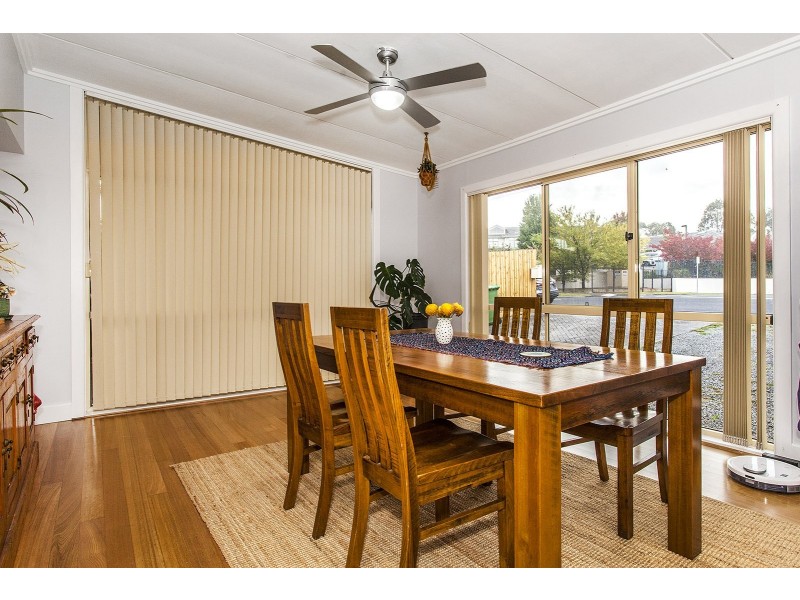 21 Woodville Road, Mooroolbark VIC 3138