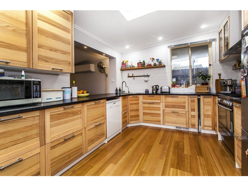 21 Woodville Road, Mooroolbark VIC 3138