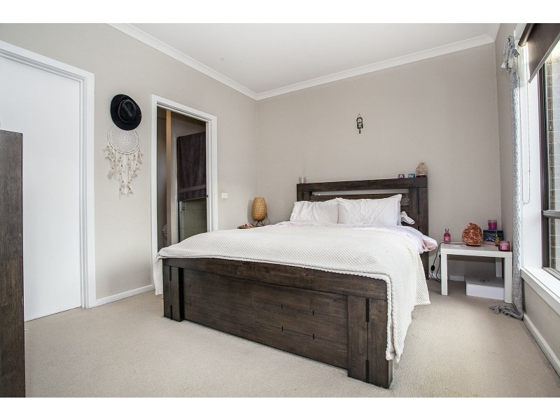 16a Diane Crescent, Mooroolbark VIC 3138