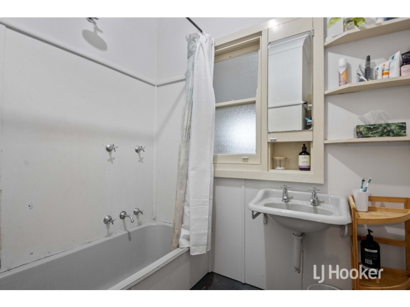 16a Diane Crescent, Mooroolbark VIC 3138