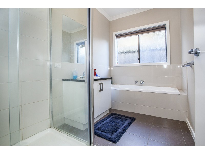 16a Diane Crescent, Mooroolbark VIC 3138