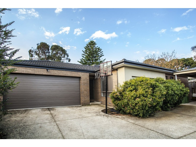 16a Diane Crescent, Mooroolbark VIC 3138