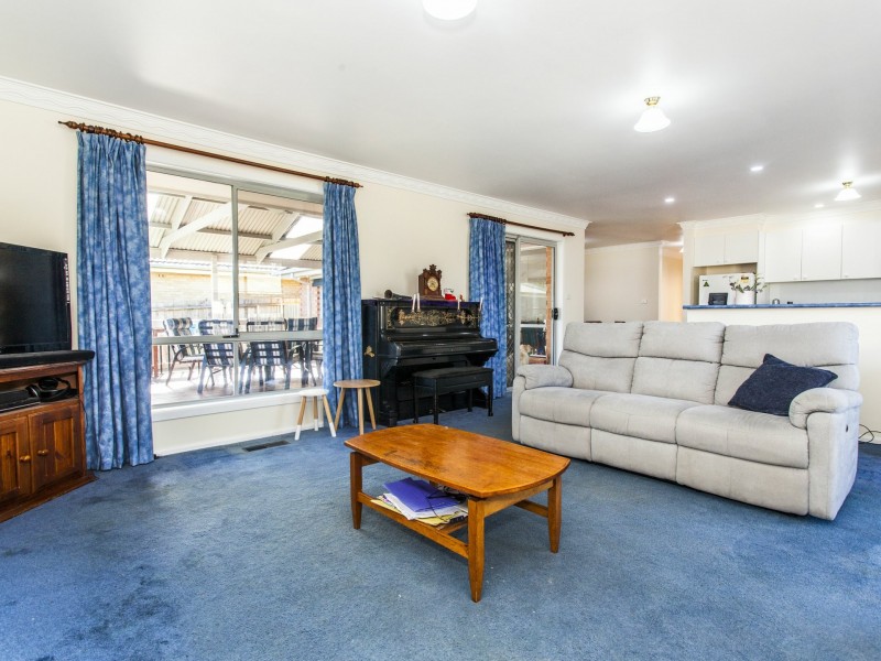 65 Pembroke Road, Mooroolbark VIC 3138