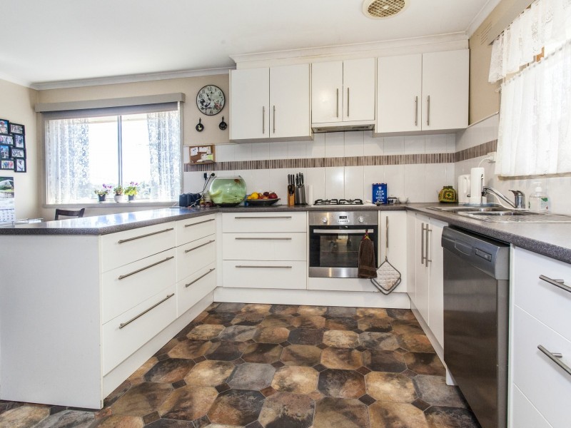 29 Russell Avenue, Mooroolbark VIC 3138