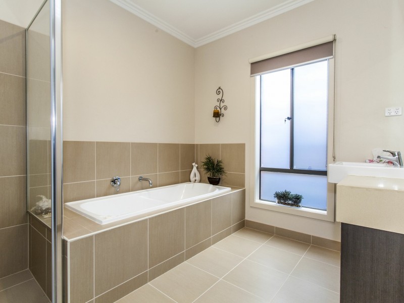 28 Tudor Drive, Mooroolbark VIC 3138