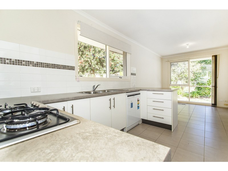 61 Landstrom Quadrant, Kilsyth VIC 3137