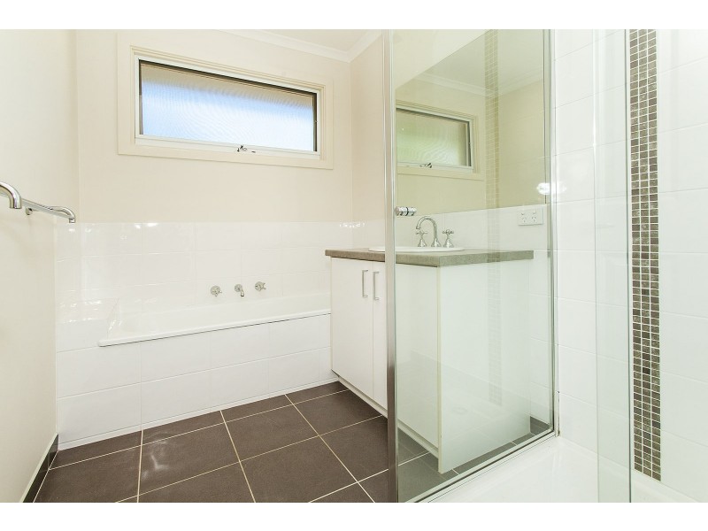 61 Landstrom Quadrant, Kilsyth VIC 3137