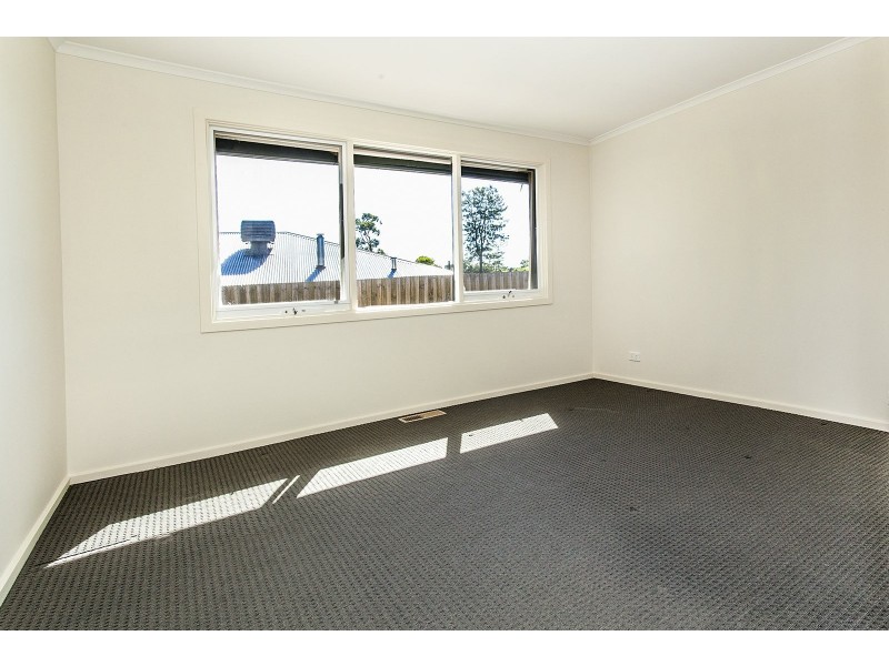 61 Landstrom Quadrant, Kilsyth VIC 3137