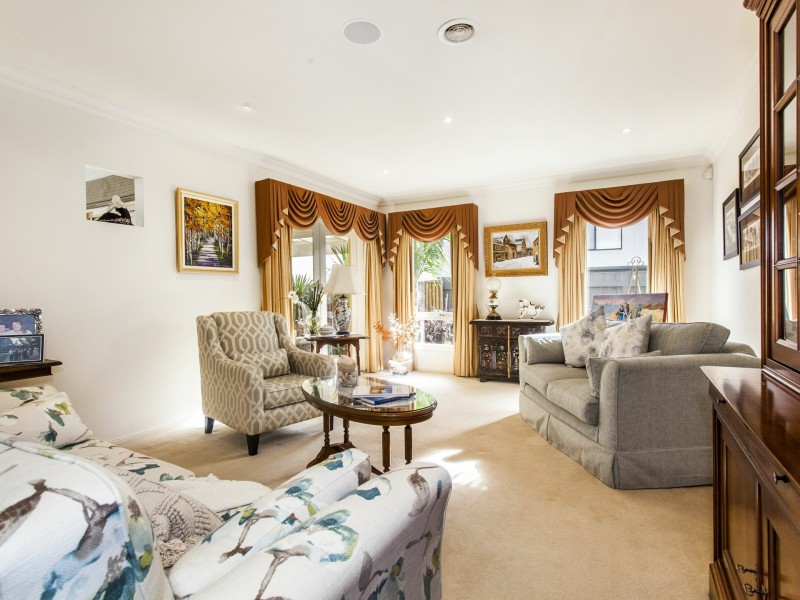 74 Blue Ridge Drive, Mooroolbark VIC 3138