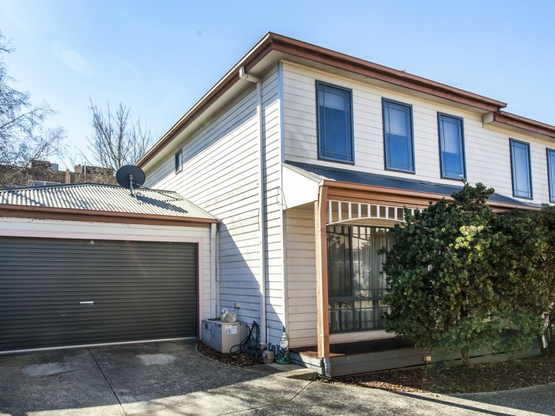 2/1 Pine Crescent, Boronia VIC 3155