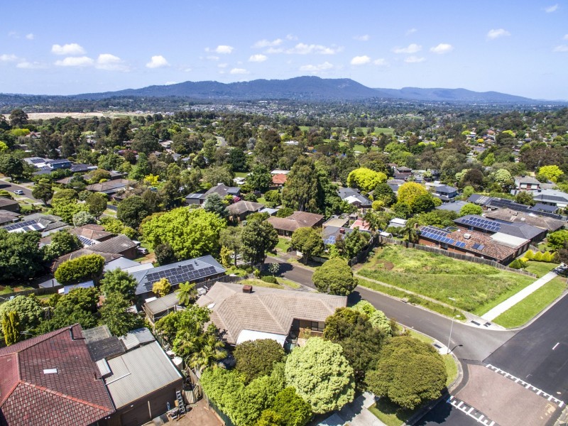 24 Landscape Drive, Mooroolbark VIC 3138