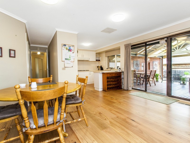 24 Summerhill Park Drive, Mooroolbark VIC 3138