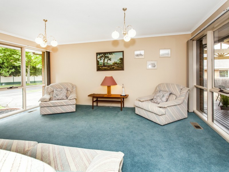 24 Summerhill Park Drive, Mooroolbark VIC 3138