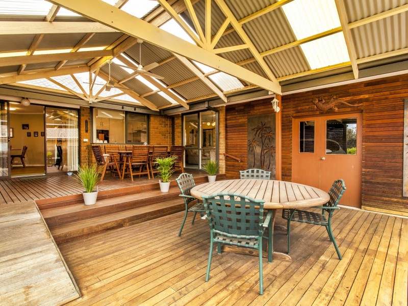 24 Summerhill Park Drive, Mooroolbark VIC 3138