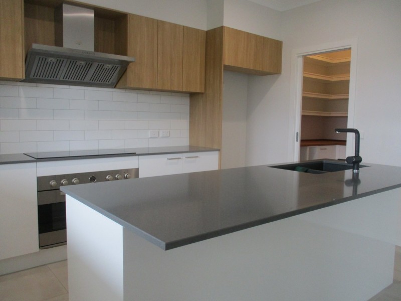 21 Regent Avenue, Mooroolbark VIC 3138
