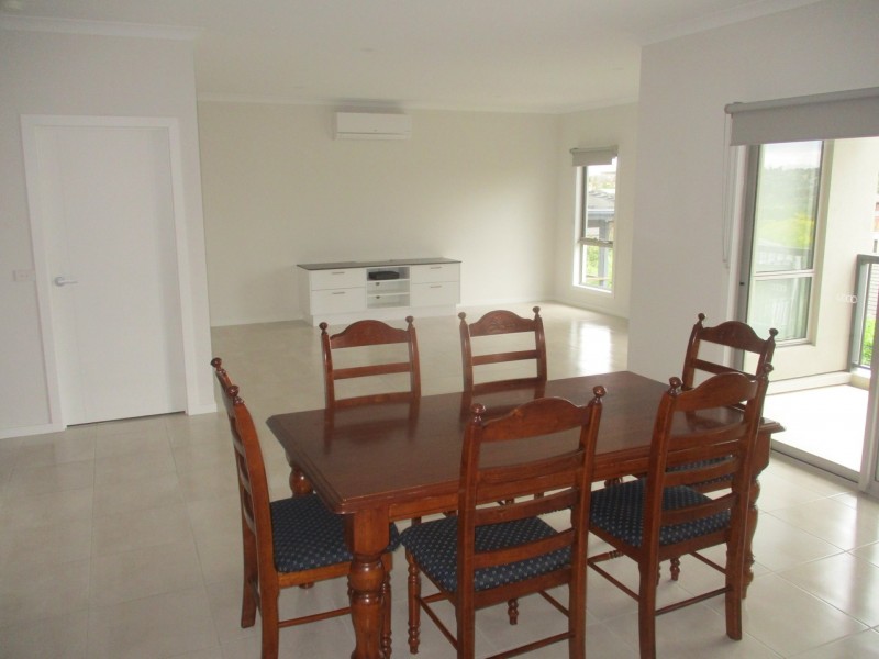 21 Regent Avenue, Mooroolbark VIC 3138